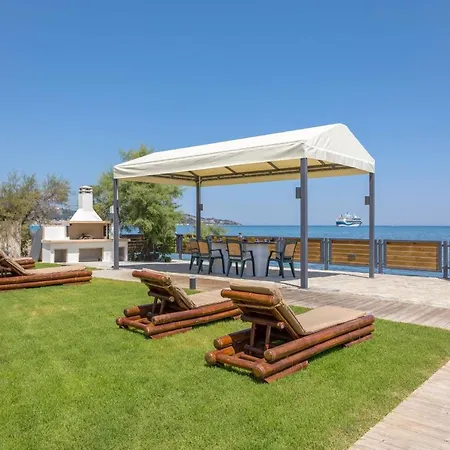 Venetico Beachfront & - 2 Bedroom Sea View Apartament *