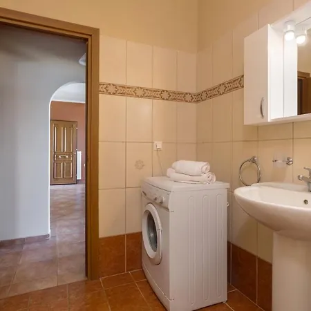 Venetico Beachfront & - 2 Bedroom Sea View Αργάσι