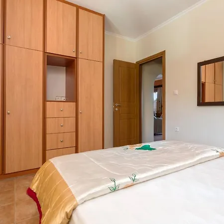 Venetico Beachfront & - 2 Bedroom Sea View Apartament Argassi