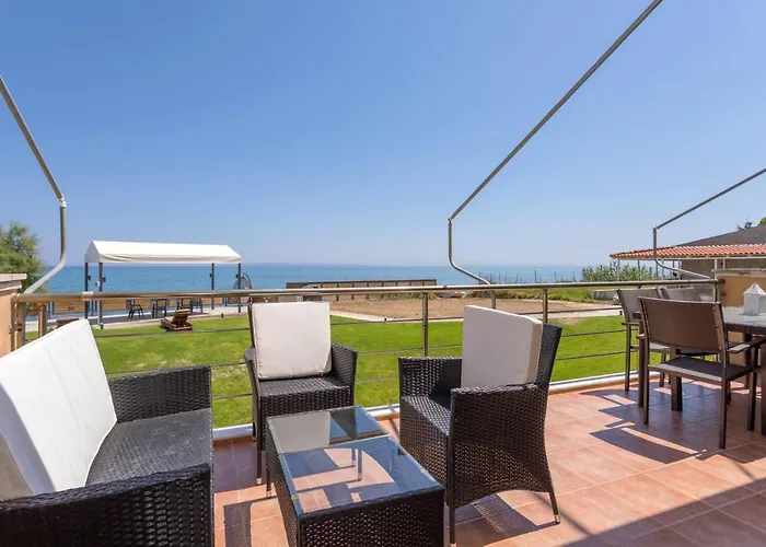 Venetico Beachfront & - 2 Bedroom Sea View Apartamento