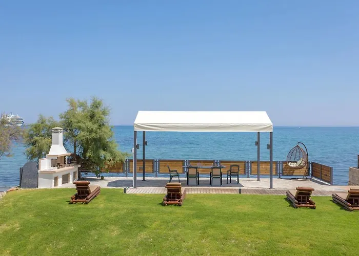 Venetico Beachfront & - 2 Bedroom Sea View Apartamento