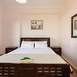 Venetico Beachfront & - 2 Bedroom Sea View Daire Argassi