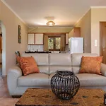 Daire Venetico Beachfront & - 2 Bedroom Sea View