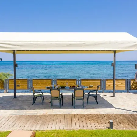 Venetico Beachfront & - 2 Bedroom Sea View