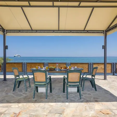 Venetico Beachfront & - 2 Bedroom Sea View Apartment *