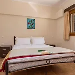 아파트 Venetico Beachfront & - 2 Bedroom Sea View *