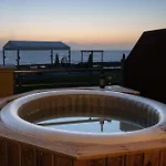 아파트 Venetico Beachfront & - 2 Bedroom Sea View 아르가시