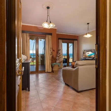 Venetico Beachfront & - 2 Bedroom Sea View * 阿凯松