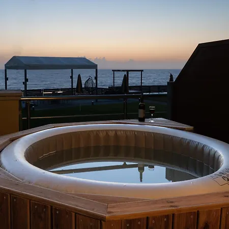 公寓 Venetico Beachfront & - 2 Bedroom Sea View 阿凯松